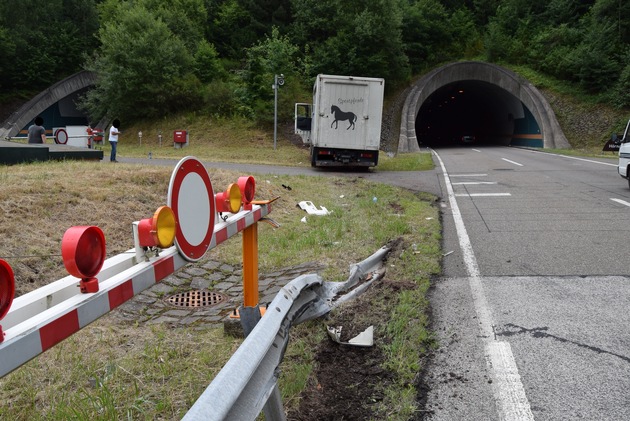 POL-PDKL: A62/Landstuhl, Nach Hustenanfall in Tunnelportal gekracht