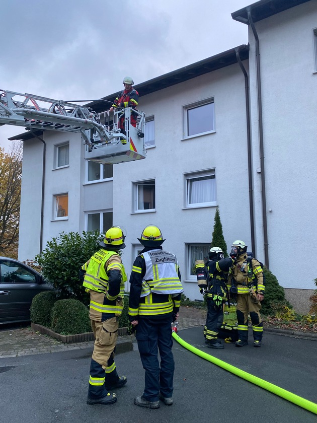 FW-EN: Rauchmelder verhindert Schlimmeres - Einsatz in der Hermann-Oberth-Straße - Säugling wurde aus verschlossenem Fahrzeug gerettet