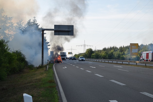 POL-PDKL: A6/Kaiserslautern, Pkw geht in Flammen auf