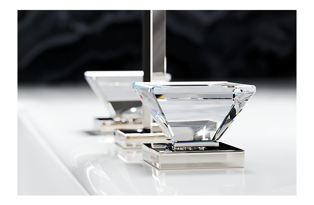 Design für die Sinne: Jörger begrüßt das neue Jahr mit „Empire Royal Crystal“