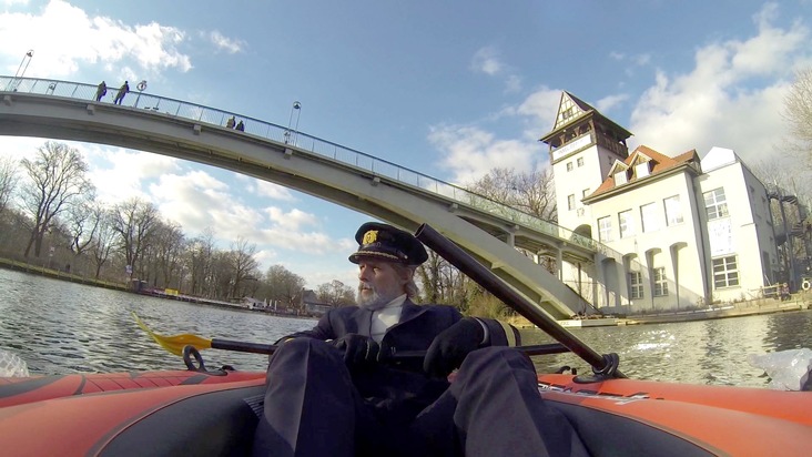 &quot;CIRCUS HALLIGALLI&quot;: Joko &amp; Klaas duellieren sich im Schlauchboot auf der Spree (FOTO)