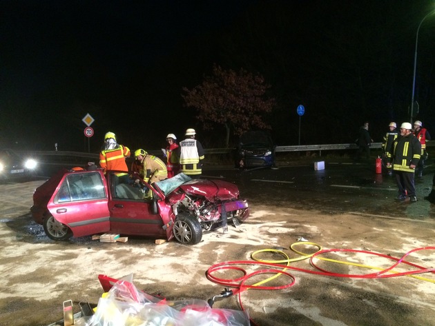 FW-Stolberg: Schwerer Verkehrsunfall mit zwei Verletzten