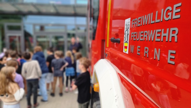 FW-WRN: Brandschutzfrüherziehung in der Werner Wiehagenschule mit der Freiwilligen Feuerwehr Werne