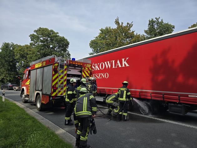 FW-WRN: Gemeldeter LKW-Brand auf der Bundesautobahn 1 in Fahrtrichtung Bremen