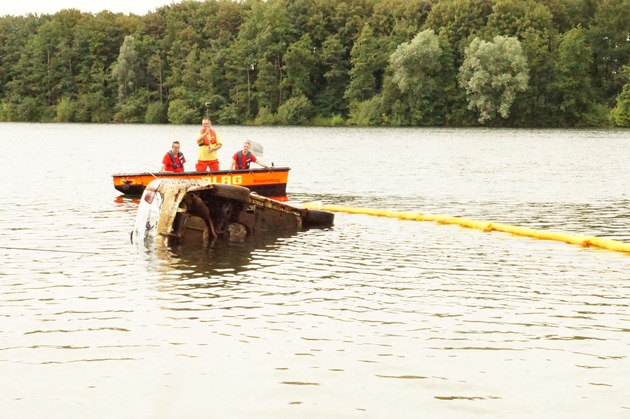 FW-MG: Versunkener PKW im Kaarster See