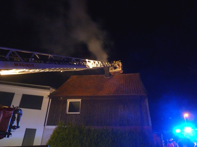 FW-Heiligenhaus: Kaminbrand beschäftigte Feuerwehr vier Stunden (Meldung 11/2017)