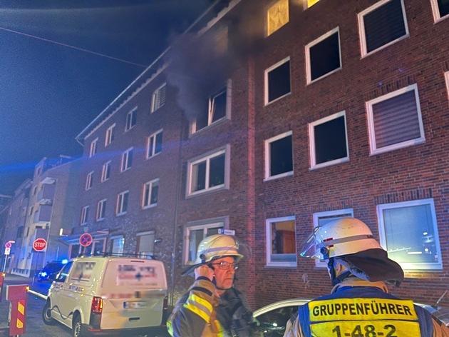 FW Bremerhaven: Küchenbrand in Bremerhaven Mitte-Süd: eine verletzte Person