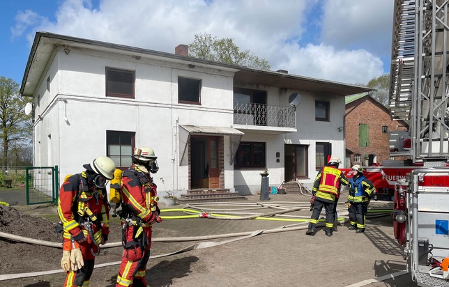 FW-RD: Feuer in Wohngebäude - großer Einsatz in Arpsdorf