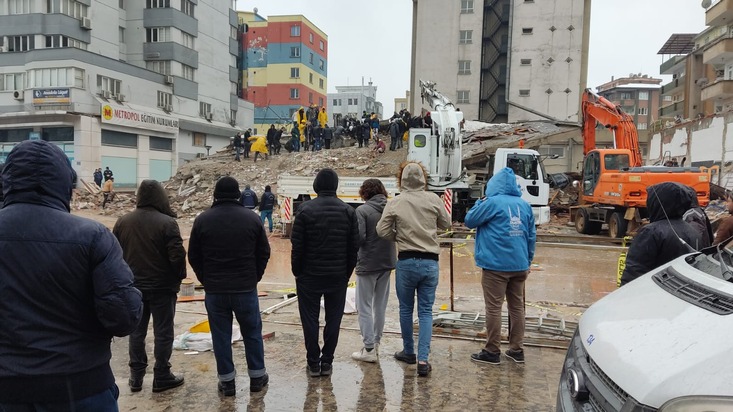 1800 Tote nach Erdbeben: Islamic Relief Deutschland stellt 300.000 Euro für Soforthilfe in der Türkei und Syrien bereit / Weiteres Erdbeben, Kälte und Schnee erschweren die Hilfe und Suchaktionen