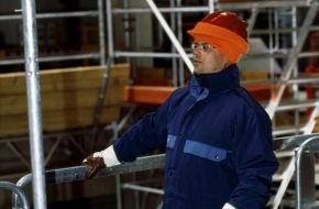 BG BAU Berufsgenossenschaft der Bauwirtschaft: Tipps für die Arbeit im Winter - Nicht kalt und nass erwischen lassen (mit Bild)