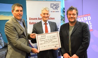 DQS Holding GmbH: DQS spendet f&uuml;r Fl&uuml;chtlingsarbeit im Jugendhaus Heideplatz