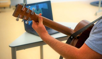 SRH Hochschule Heidelberg: Altenpflege auf neuen Wegen - Musiktherapie trifft Digitalisierung