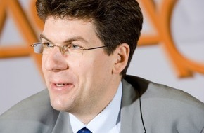 ASTAG Schweiz. Nutzfahrzeugverband: Trotz 3 Prozent mehr Lehrlingen: ASTAG fordert vom Bund Abbau der Überreglementierung des Chauffeurberufs