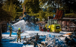 FW Gronau: Abschlussmeldung - Großbrand im Industriegebiet am Alten Postweg