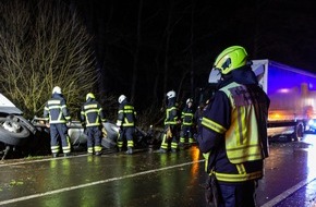 Feuerwehr Iserlohn: FW-MK: LKW rutsch in Straßengraben