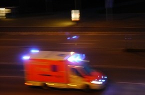 Feuerwehr Bottrop: FW-BOT: Schwerer Arbeitsunfall, Mann unter LKW eingeklemmt