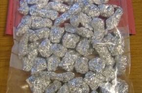 Polizeiinspektion Nienburg / Schaumburg: POL-NI: Marihuana im Wert von 500 Euro unter Fahrersitz versteckt  -Bild im Download-