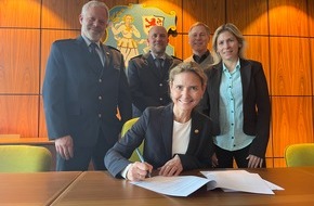 Polizei Mettmann: POL-ME: Polizei und Stadt erweitern Zusammenarbeit: Ordnungspartnerschaft unterzeichnet - 2602014