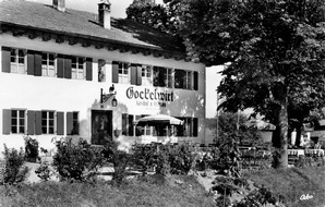 Landhotel Gockelwirt serviert Kult-Hähnchen zu märchenhafter Historie – Beliebte Location für Familienfeiern und Firmenevents