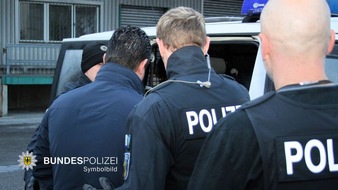 Bundespolizeidirektion München: Bundespolizeidirektion München: Festnahme nach Verstoß gegen Wiedereinreisesperre / Abschiebegewahrsam gegen 24-Jährigen