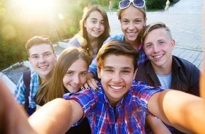 Sucht Schweiz / Addiction Suisse / Dipendenze Svizzera: Schülerstudie zeigt Zusammenhang zwischen sozialem Umfeld und Substanzkonsum von Jugendlichen