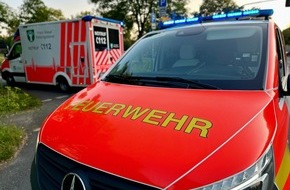 Freiwillige Feuerwehr H&uuml;nxe: FW H&uuml;nxe: Minibagger umgekippt, eine Person schwer verletzt