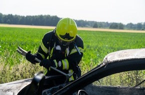 Feuerwehr Flotwedel: FW Flotwedel: Brennender PKW bei Offensen sorgt für Feuerwehreinsatz