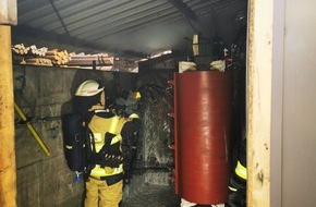Feuerwehr Plettenberg: FW-PL: Feuerwehr löscht Brand eines Trafos am Gebäude