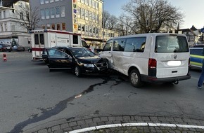 Polizeiinspektion Nienburg / Schaumburg: POL-NI: Verkehrsunfall mit Verletzten mutmaßlich aufgrund medizinischen Notfalls