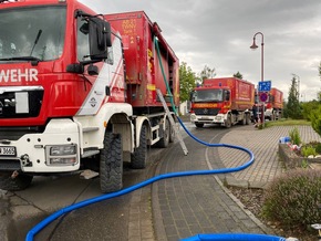 FW-MH: Bundesamt für Bevölkerungsschutz und Katastrophenhilfe und Feuerwehr Mülheim an der Ruhr organisieren Trinkwassernotversorgung im Katastrophengebiet