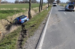 Polizeiinspektion Wilhelmshaven/Friesland: POL-WHV: Verkehrsunfall im Wangerland - Nach Überholmanöver in einen Straßengraben gefahren