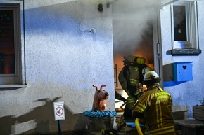 FW Menden: Brand in einem Friseursalon ohne Verletzte