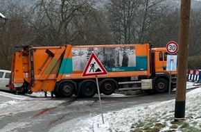 Polizeidirektion Trier: POL-PDTR: Verkehrsunfall durch Glätte in Hinzenburg