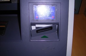 Polizei Düsseldorf: POL-D: Skimming - Manipulation an Geldausgabeautomaten - Bildveröffentlichungen zum heutigen Fototermin