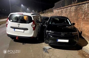 Polizeipräsidium Westpfalz: POL-PPWP: Gegen parkende Autos gekracht