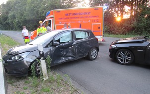 Polizei Mettmann: POL-ME: Wendemanöver führt zu Unfall - Ratingen - 2108080