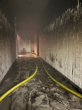 FW-OE: Zimmerbrand in zentraler Unterbringungseinrichtung des Landes