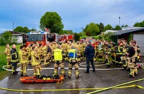 Kreisfeuerwehr Oldenburg: FW-OLL: Gemeinsame &Uuml;bung der Feuerwehren Cloppenburg und Gro&szlig;enkneten - &Uuml;ber&ouml;rtliche Unterst&uuml;tzungseinheit trainiert f&uuml;r Gro&szlig;schadenslagen