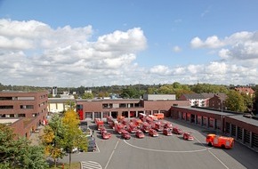 Feuerwehr Essen: FW-E: MEO-Bereitschaft auf dem Weg nach Kamp-Lintfort (Kreis Wesel) zur Unterstützung bei der Bekämpfung eines Großbrandes mehrerer Gewerbehalle im Stadtteil Saalhof