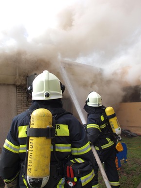 FW-MK: Städtischer Kindergarten durch Feuer zerstört