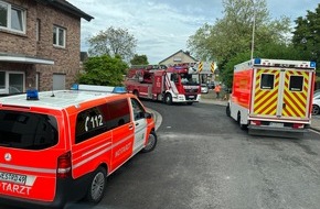 Feuerwehr Moers: FW Moers: Arbeiter stürzt in Gully-Schacht / Rettung aus 4 Meter Tiefe
