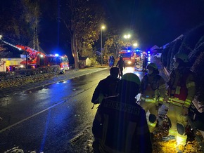 FW-GL: Einfamilienhaus im Stadtteil Bärbroich von Bergisch Gladbach durch Dachstuhlbrand schwer beschädigt