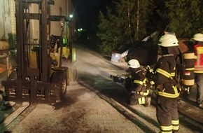 Feuerwehr Plettenberg: FW-PL: Gabelstaplerbrand im Industriegebiet Köbbinghauser Hammer