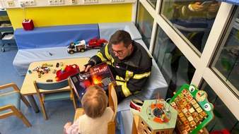 BPOL NRW: Bundesweiter Vorlesetag - Kölner Blaulichtfamilie bringt Kinderaugen zum Leuchten