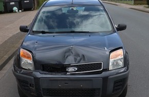 Kreispolizeibehörde Herford: POL-HF: Ford-Fahrerin stößt in geparkten Kia - 35-Jährige leicht verletzt