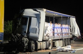 Polizeipräsidium Trier: POL-PPTR: A 64 nach LKW-Auffahrunfall voll gesperrt. Pestizide in noch nicht bekannter Menge ausgelaufen