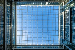 München: 950 m² LAMILUX PR60 Glasdach in NEWTON Bürogebäude der TÜV Süd Gruppe