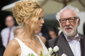 SAT.1: Vertrickst, verlobt (und fast) verheiratet: Veronica Ferres schleppt Dieter Hallervorden in "Liebe auf den ersten Trick" am 20. März in SAT.1 vor den Traualtar