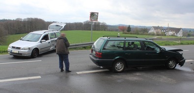 Polizei Rheinisch-Bergischer Kreis: POL-RBK: Wermelskirchen - Unfall auf der L101