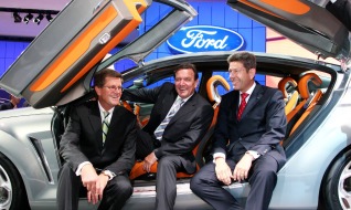 Ford-Werke GmbH: Ford auf der IAA: Bundeskanzler Gerhard Schröder besucht den Ford-Messestand